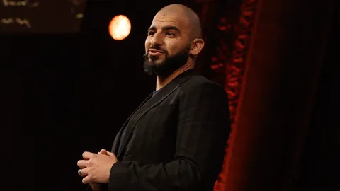 山东泰山U17精英队法国留学启航：15少年足球英才踏上国际深造之旅